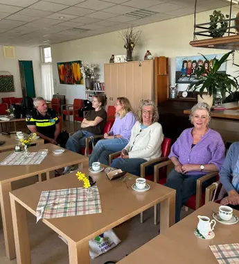 Bewoners leren over online veiligheid tijdens cyberbingo