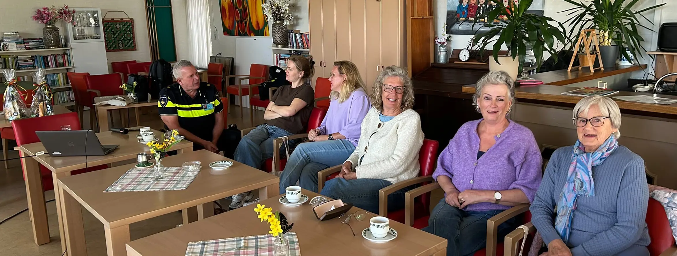 Bewoners leren over online veiligheid tijdens cyberbingo